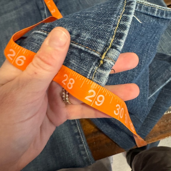 7 FOR ALL MANKIND Boycut Medium Wash Size 28 - Picture 8 of 8